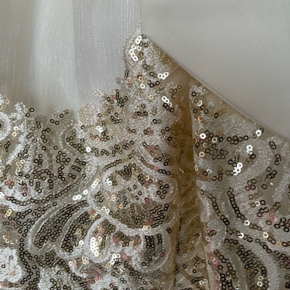 GORGEOUS GORGEOUS GORGEOUS!! Cream and gold princess dress. Girlβs size 5. NWT. - Picture 4 of 10